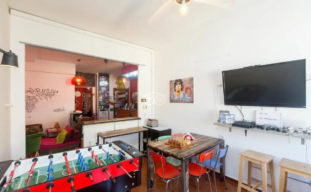 Sports and Entertainment, Hostel of the Sun, Naples