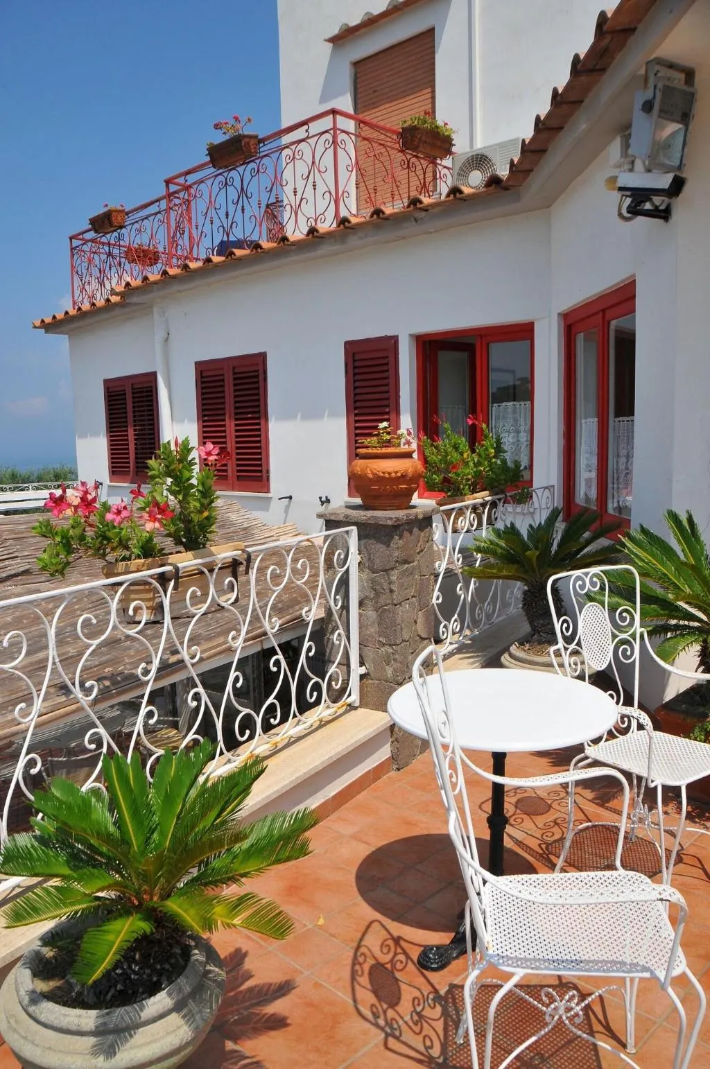 Terrace, Dania, Naples