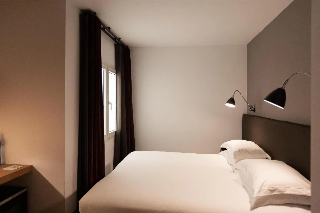 DOUBLE GUEST ROOM Room, Alexandra Barcelona, Curio Collection by Hilton, Barcelona