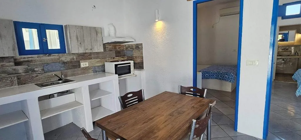 Room, Pleasure Beachside Studios, Santorini