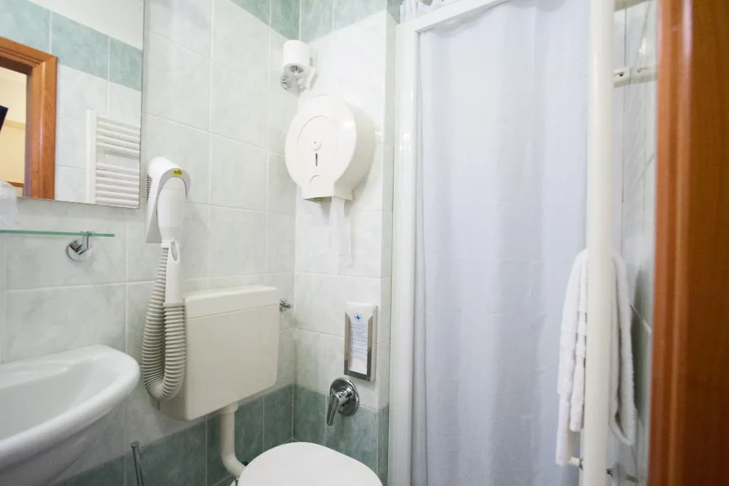 SINGLE STANDARD Room, Maxim Axial, Florence