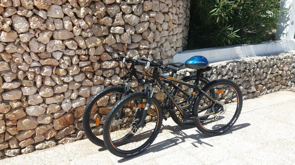 Sports and Entertainment, Desmais, Menorca