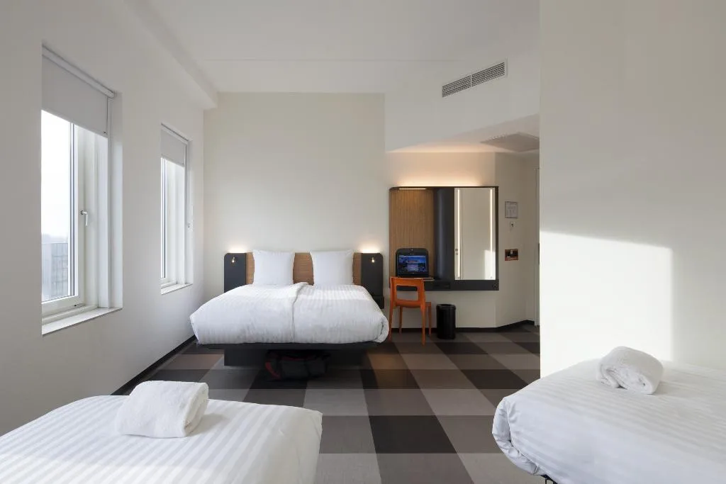 FAMILY ROOM Accessible Room, easyHotel Amsterdam Arena Boulevard, Amsterdam