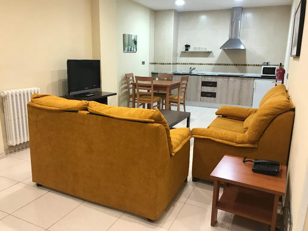 APARTMENT CAPACITY 4 Room, Alfonso VIII, Madrid