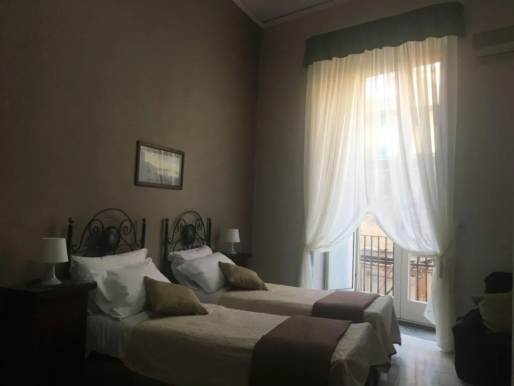 Room, Soggiorno Paradiso Due, Naples