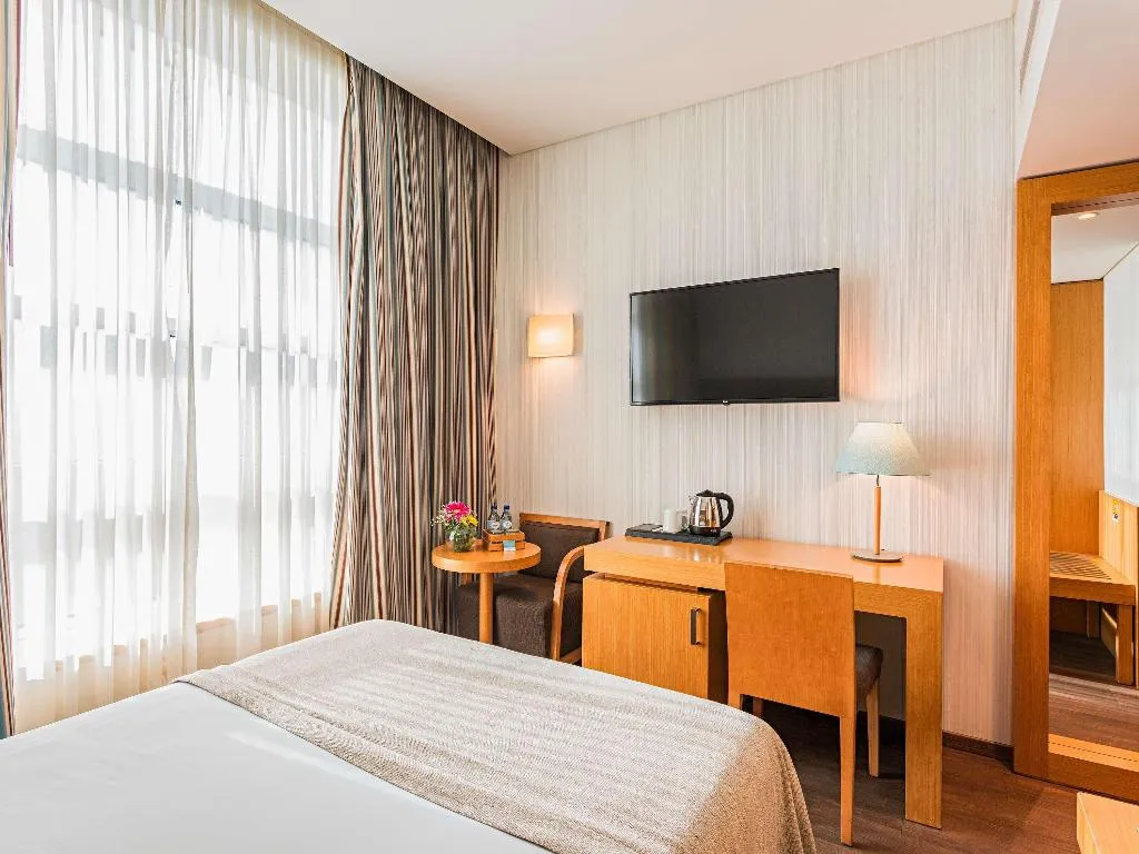 SINGLE STANDARD Room, Mercure Lisboa Almada Hotel, Lisbon