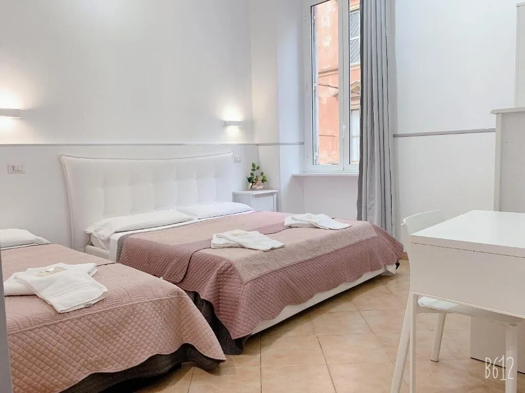 Room, Golden Ratio, Naples