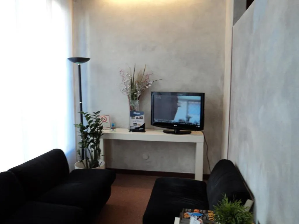 Lobby, Molise 2, Milan