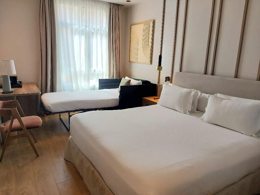 DOUBLE SUPERIOR Room, H10 Puerta de Alcala 4* Sup., Madrid