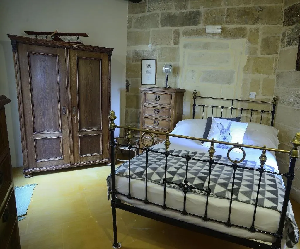 Room, The Burrow Guest House, Malta