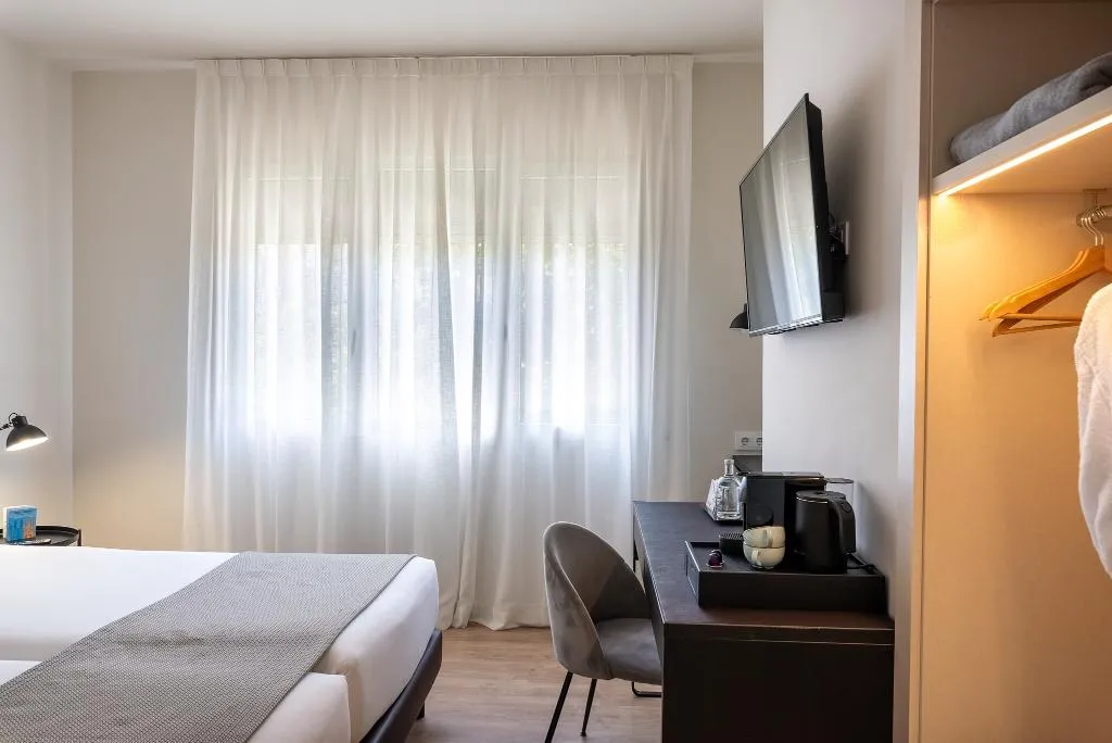 TWIN STANDARD Room, Tres Torres Atiram Hotel, Barcelona