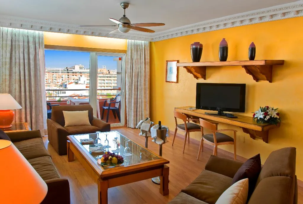 SUITE BEACH FRONT Room, Playacapricho, Costa Almeria