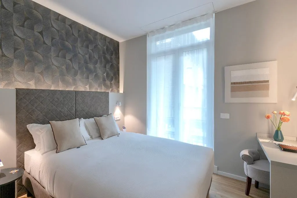 Double or Twin SUPERIOR WITH BALCONY Room, Ah - Duomo Signature, Milan