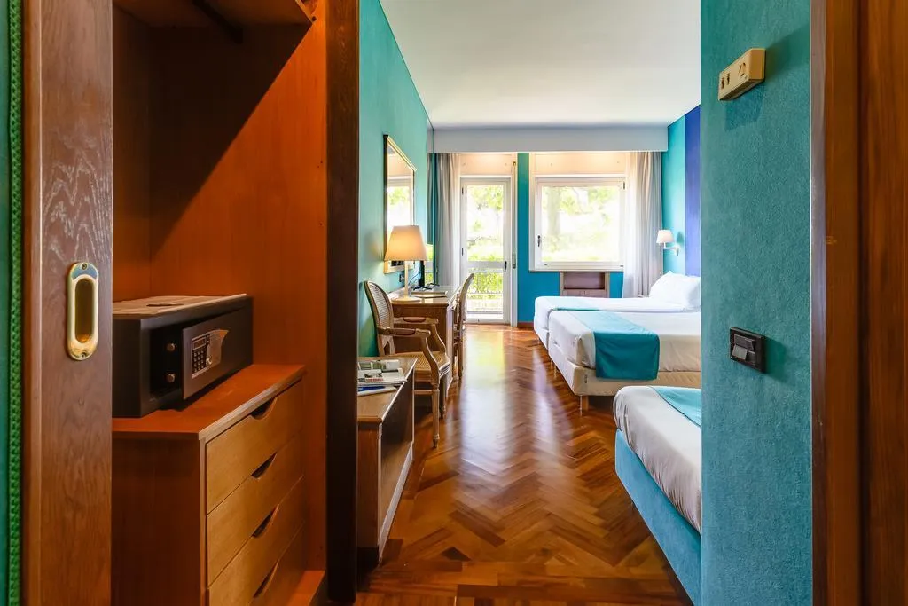 FAMILY ROOM STANDARD Room, Culture Hotel Villa Capodimonte, Naples