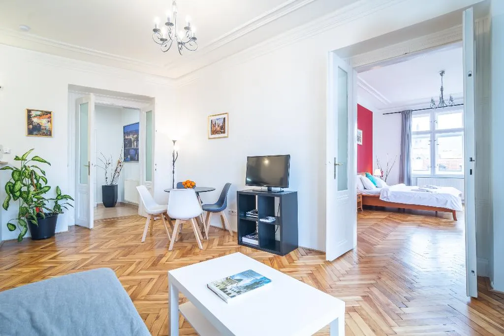 APARTMENT WITH BALCONY WITH VIEWS Room, Royal Road Residence, Prague