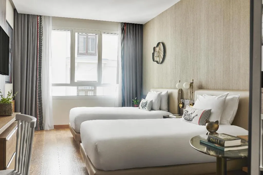 FAMILY ROOM STANDARD Room, Hyatt Centric Gran Via Madrid, Madrid