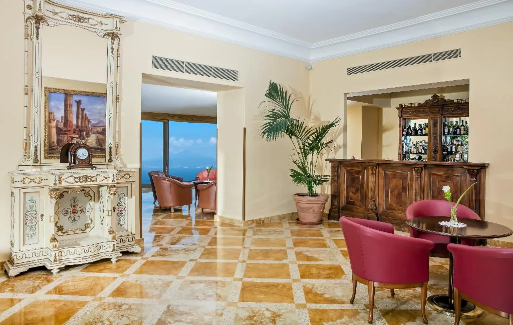 Lobby, Grand Hotel Due Golfi, Naples