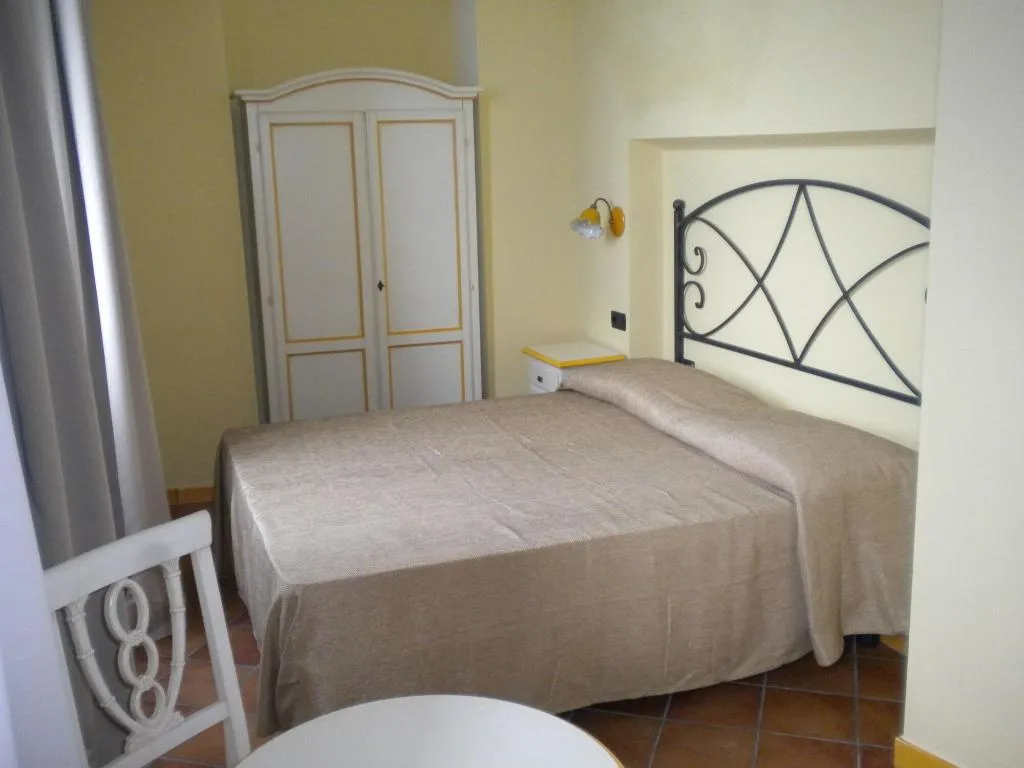 Room, Il Porticciolo di Amalfi, Naples