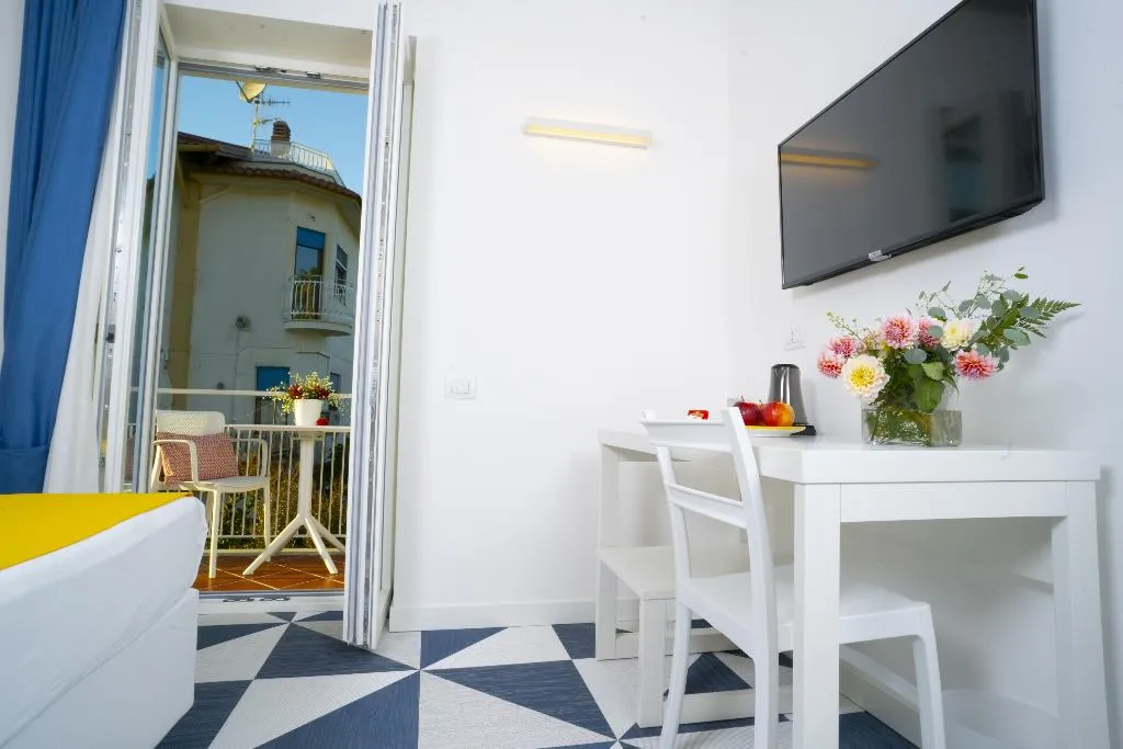 DOUBLE DELUXE WITH BALCONY Room, Villa Cettina Boutique Hotel, Naples
