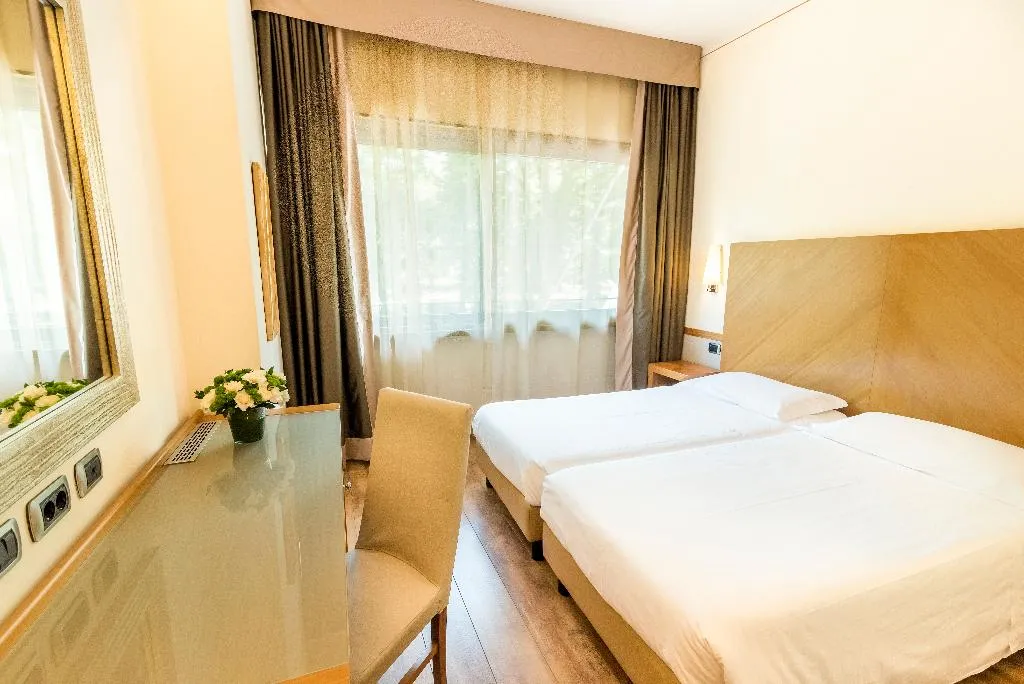 TWIN CLASSIC Room, Grand hotel Mediterraneo, Florence