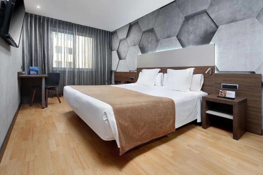 DOUBLE SINGLE USE TWO BEDS Room, Hcc Montblanc, Barcelona