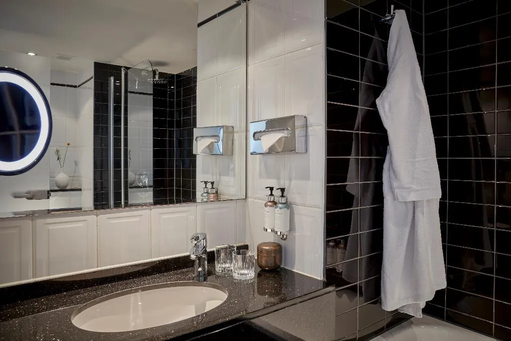 TWIN EXECUTIVE Room, Park Centraal Amsterdam, part of Sircle Collection, Amsterdam