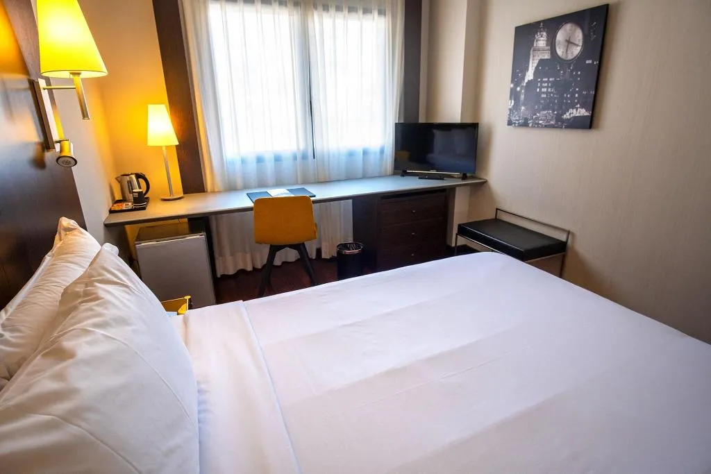 DOUBLE QUEEN SIZE BED Room, Hotel Vilamari, Barcelona