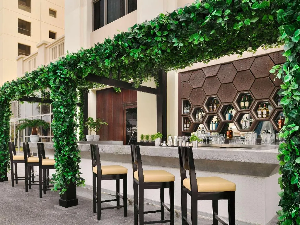 Bar, Movenpick Hotel Jumeirah Beach, Dubai