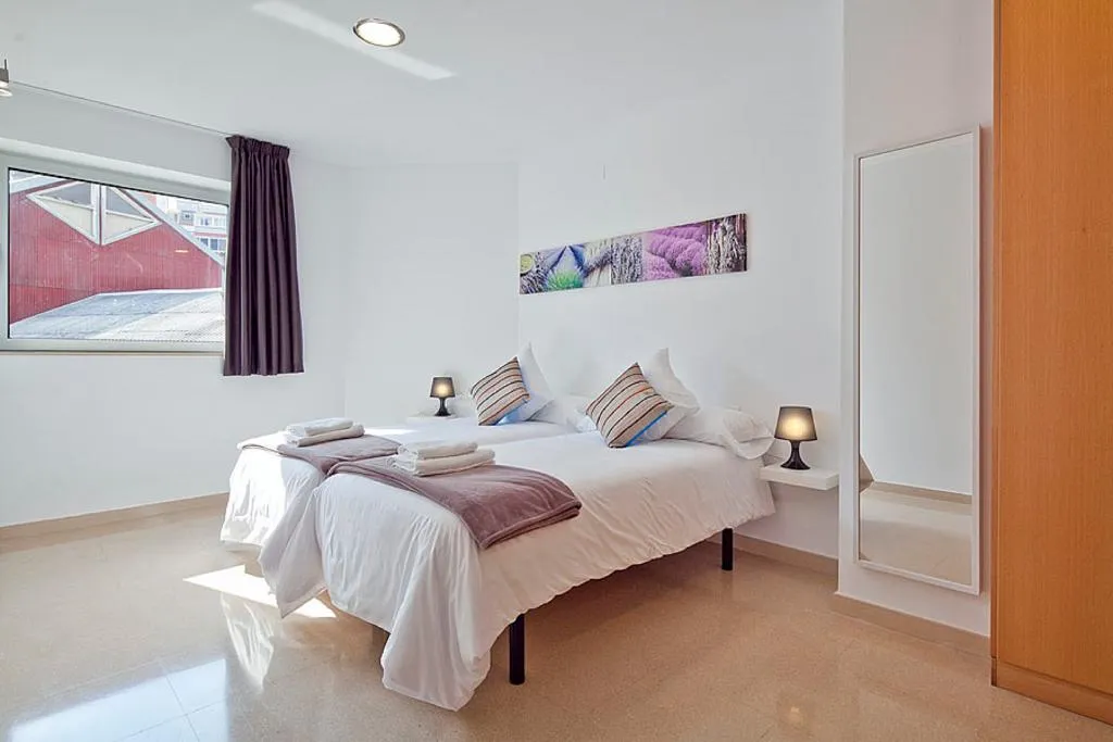 APARTMENT TWO BEDROOMS WITH TERRACE Room, Charmsuites Paralel, Barcelona