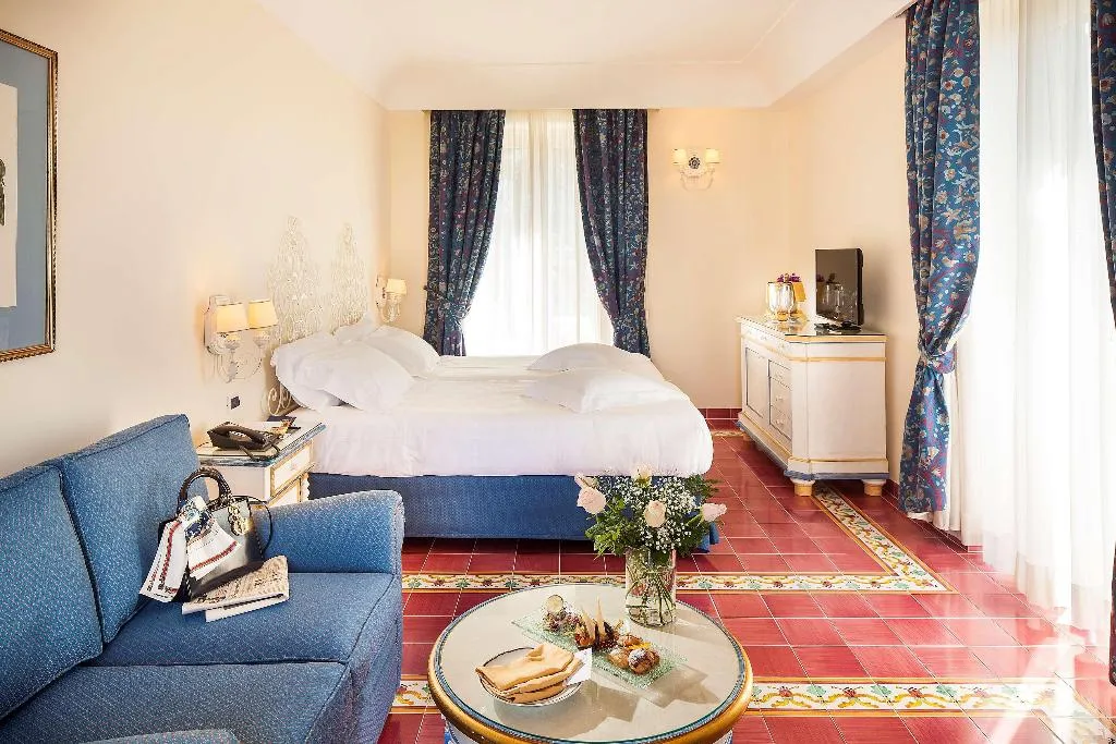 Room, Excelsior Belvedere Hotel & Spa, Naples