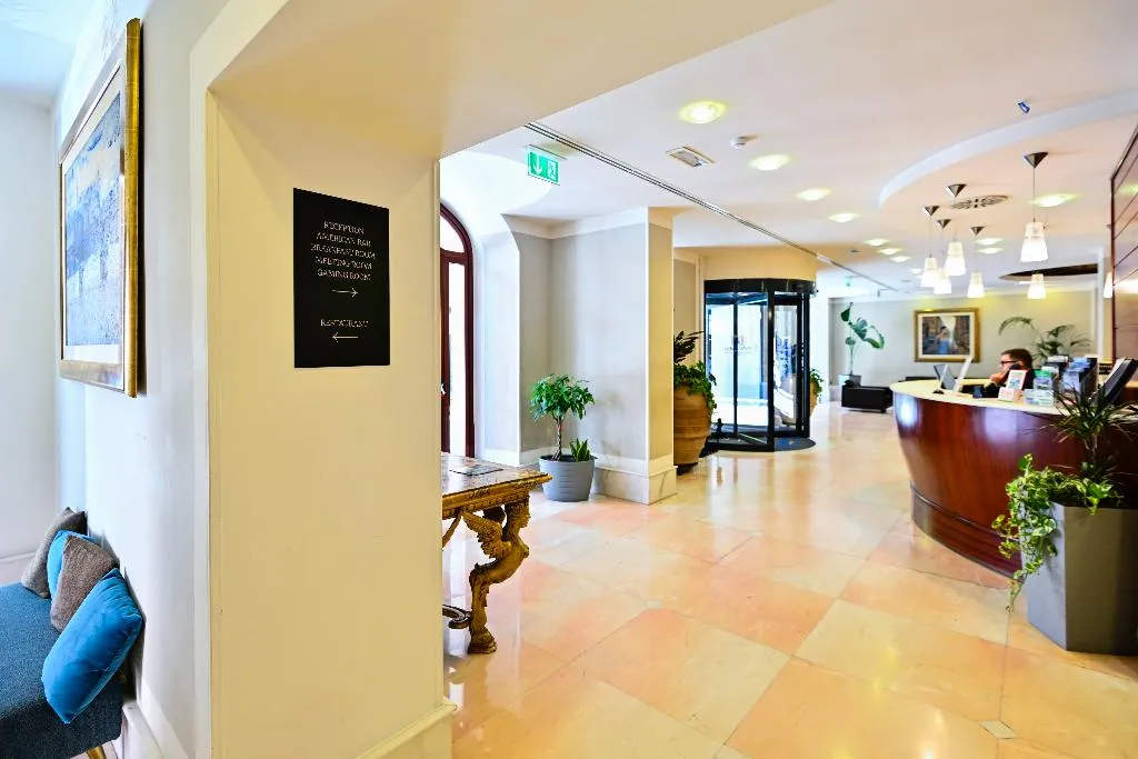 Lobby, Delle Nazioni, Rome