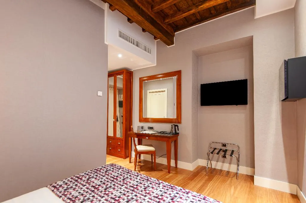DOUBLE CLASSIC Room, Delle Nazioni, Rome