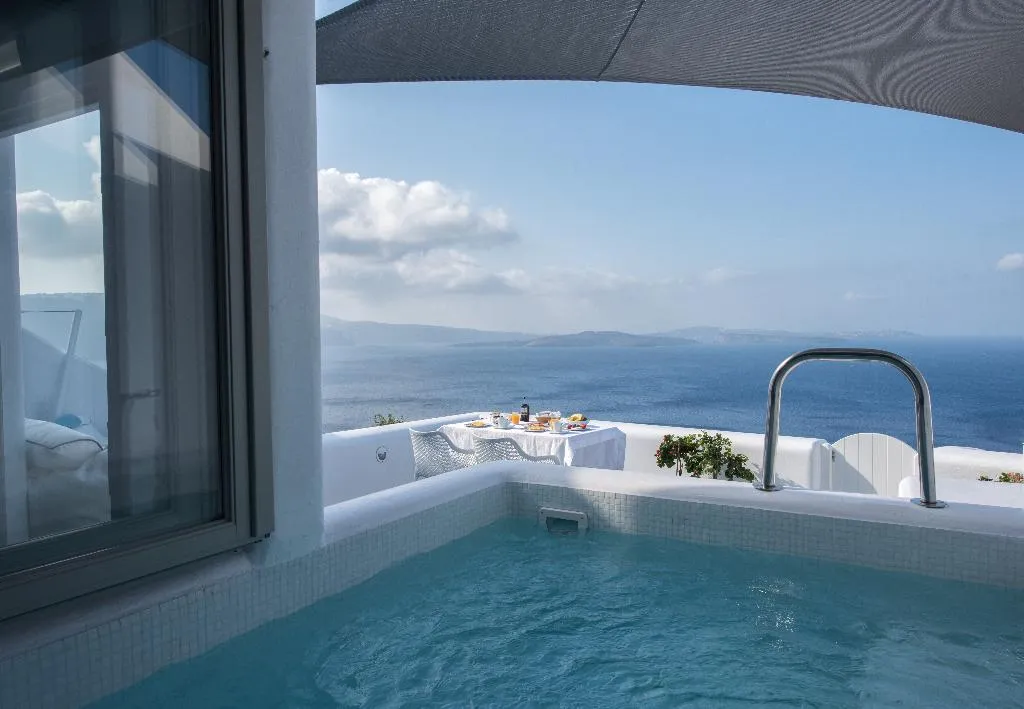 SUITE DELUXE WITH PRIVATE POOL Room, La Perla Villas and Suites, Santorini