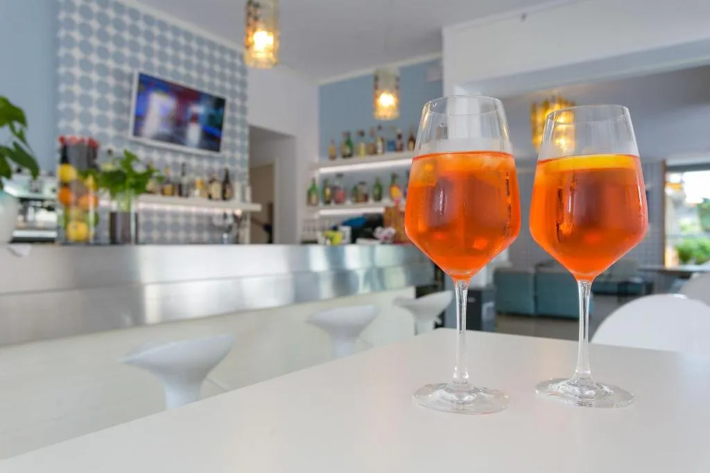 Bar, Domingo, Venice