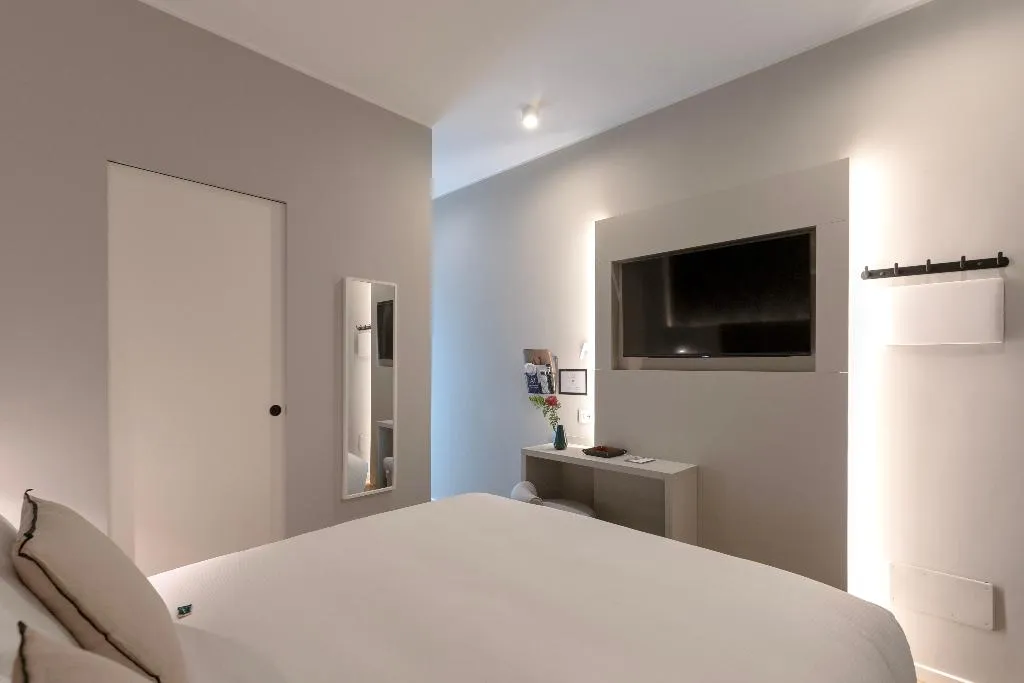 Double or Twin SUPERIOR WITH BALCONY Room, Ah - Duomo Signature, Milan