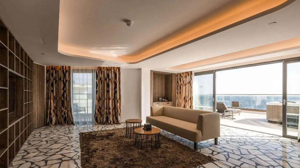 Room, Ax Odycy, Malta