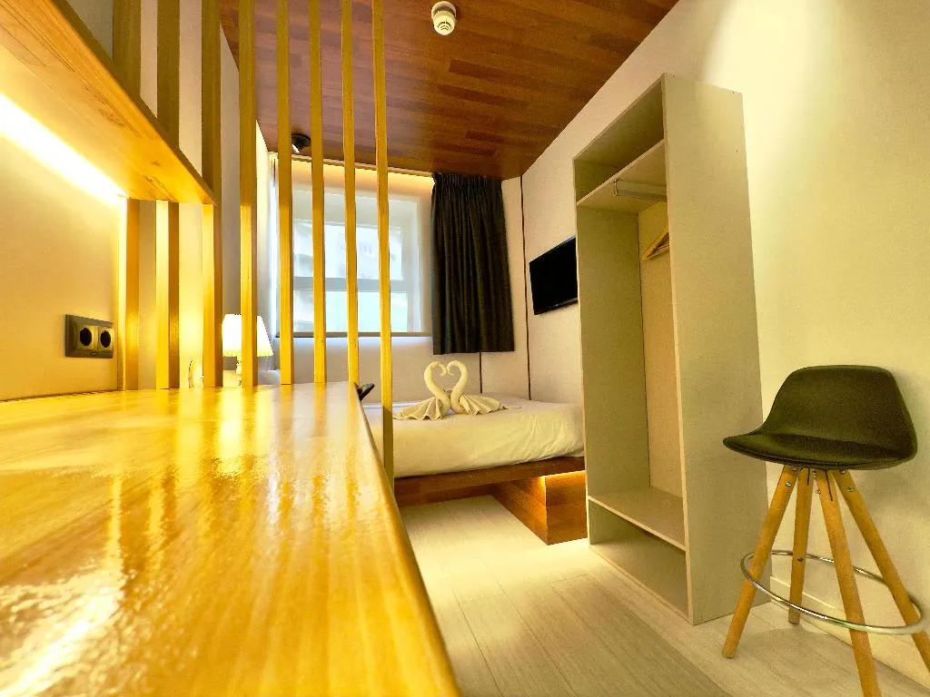 DOUBLE SUPERIOR Room, Far Home Bernabeu, Madrid