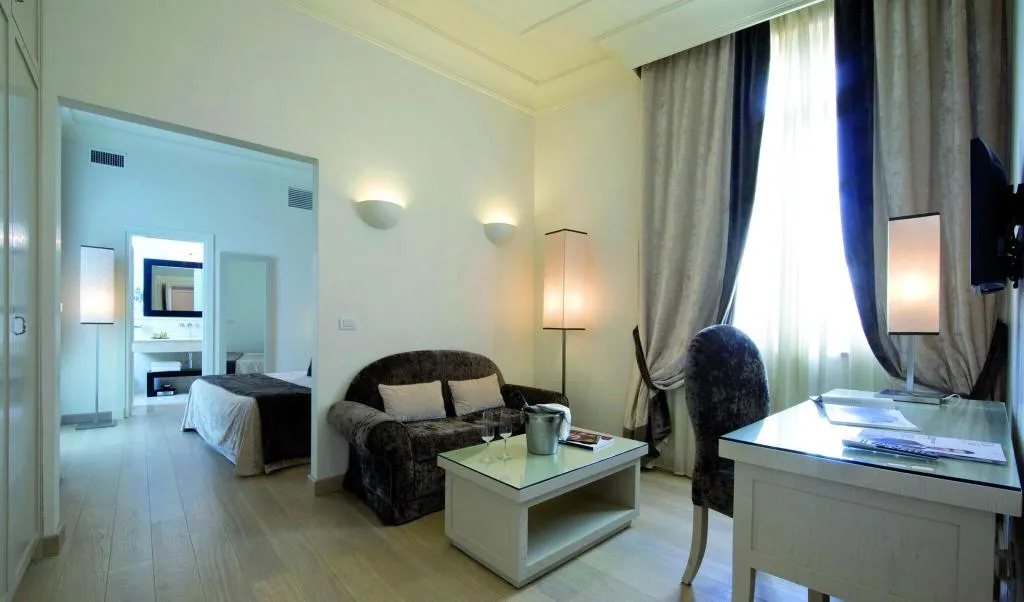 JUNIOR SUITE KING SIZE BED Room, Albergo Palazzo Decumani, Naples