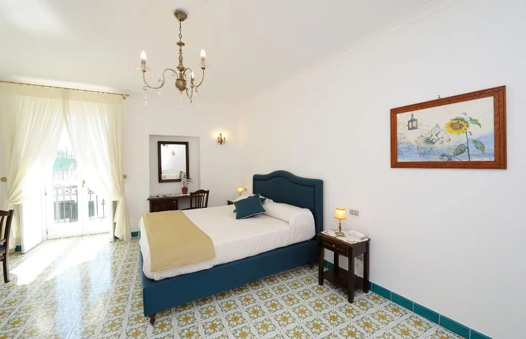 Room, Residenza Luce, Naples