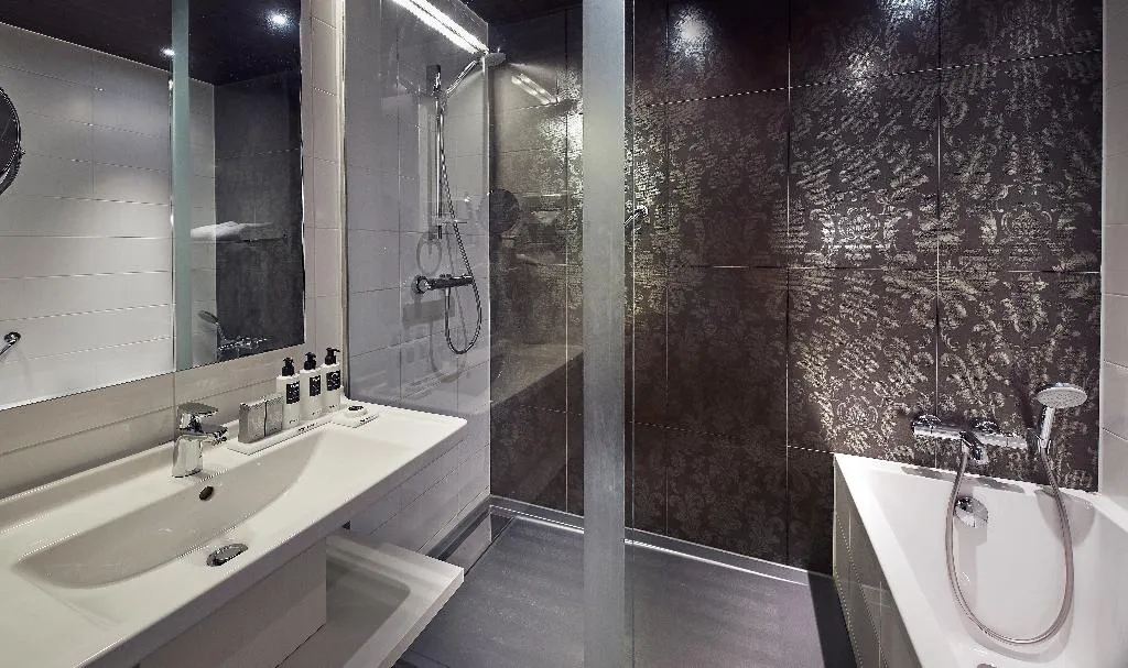 TRIPLE STANDARD Room, WestCord Fashion Hotel Amsterdam, Amsterdam