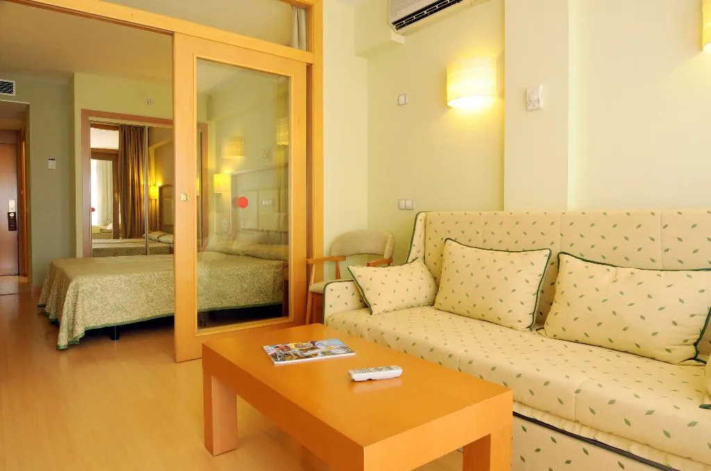 FAMILY ROOM CAPACITY 2 Room, Evenia Olympic Suites, Costa Brava