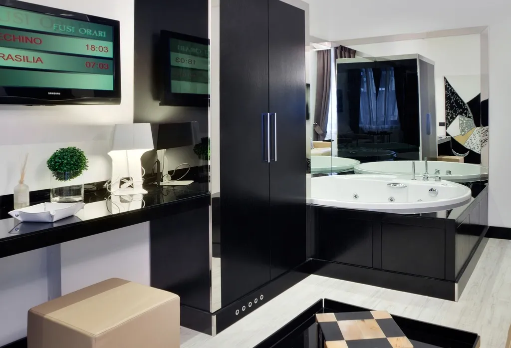 Room, Lhp Napoleon, Milan