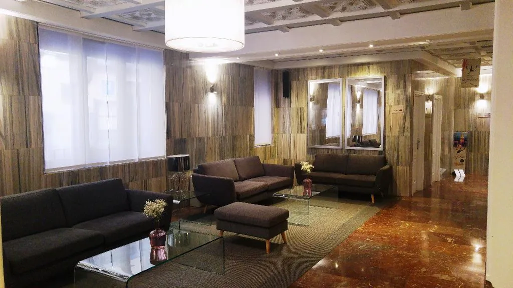 Lobby, Carlos V, Madrid