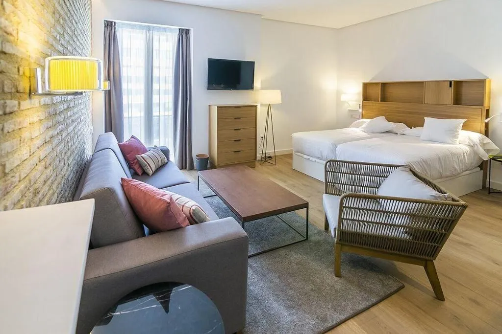 Room, Aquitania Home Suites, Seville