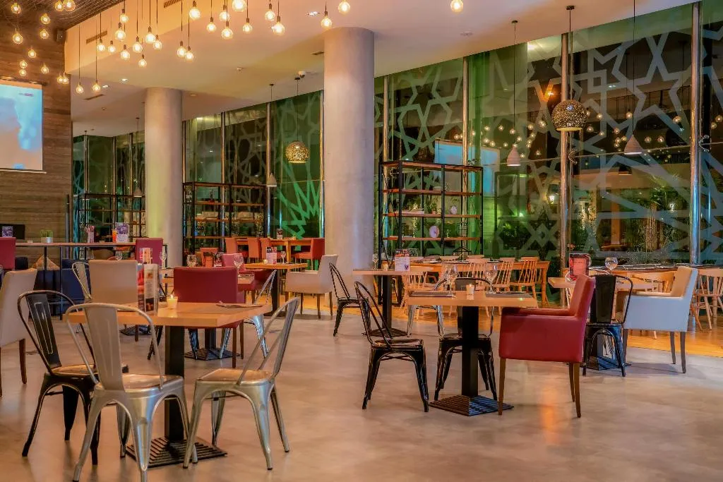 Restaurant, Campanile Casablanca Centre Ville, Casablanca