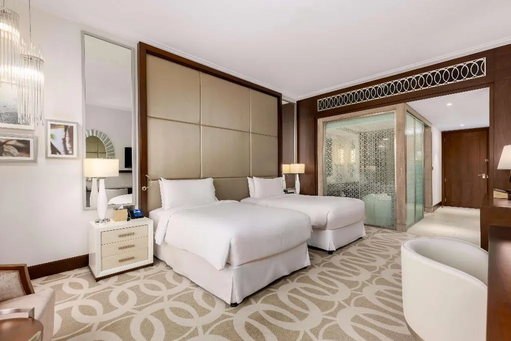 TWIN GUEST ROOM Room, Hilton Dubai Al Habtoor City, Dubai