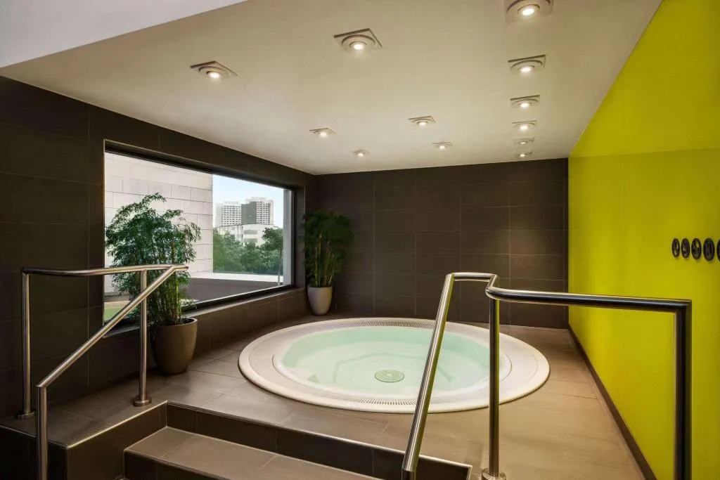 Pool, Vienna House by Wyndham Andel's Berlin, Berlin