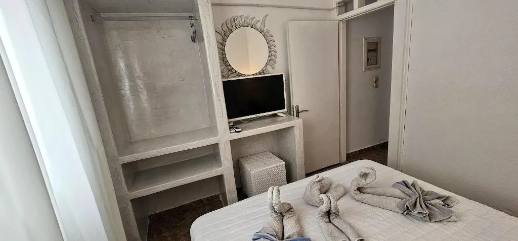 Room, Pleasure Beachside Studios, Santorini