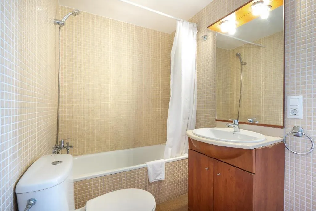 APARTMENT TWO BEDROOMS Room, Comtat Sant Jordi, Costa Brava