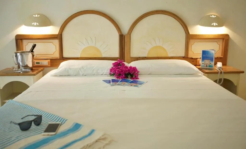 QUADRUPLE STANDARD Room, Club Esse Posada Beach Resort, Olbia